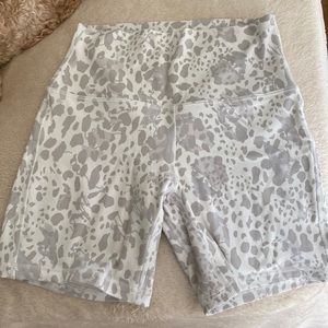 Lulu lemon align high rise short 6”